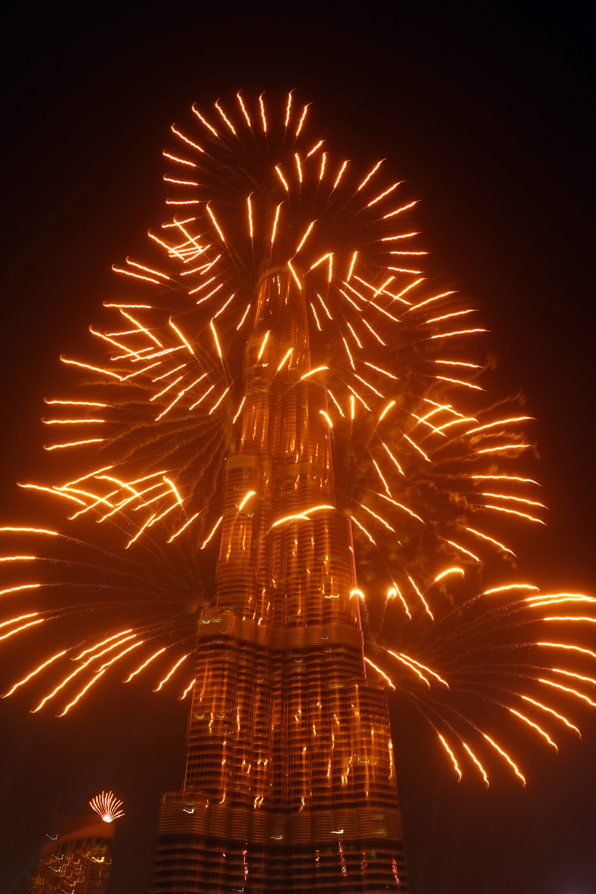 Dubai-Burj-Khalifa-fireworks-(1)
