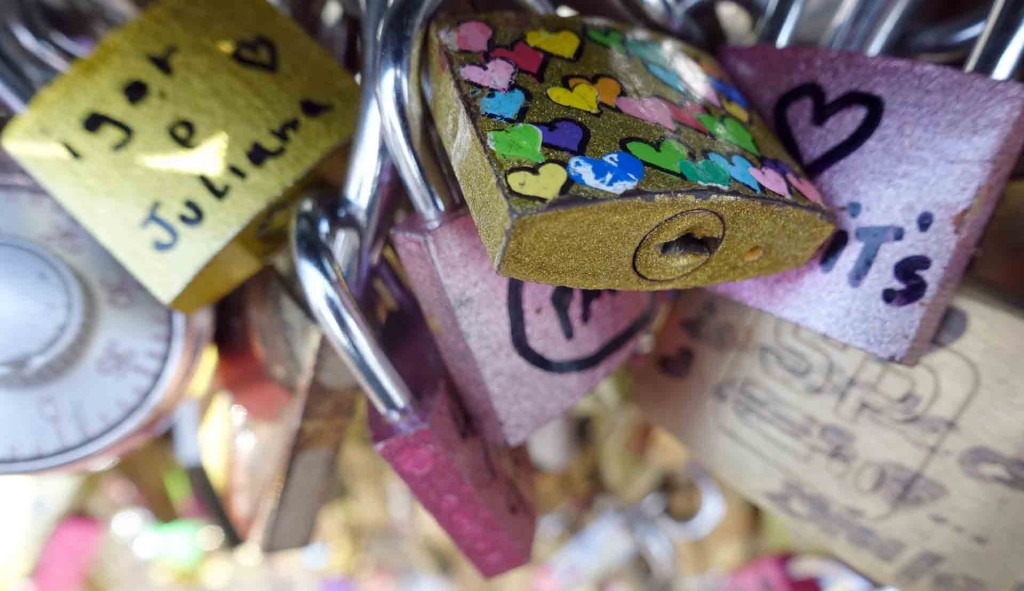 Paris-love-locks(1)